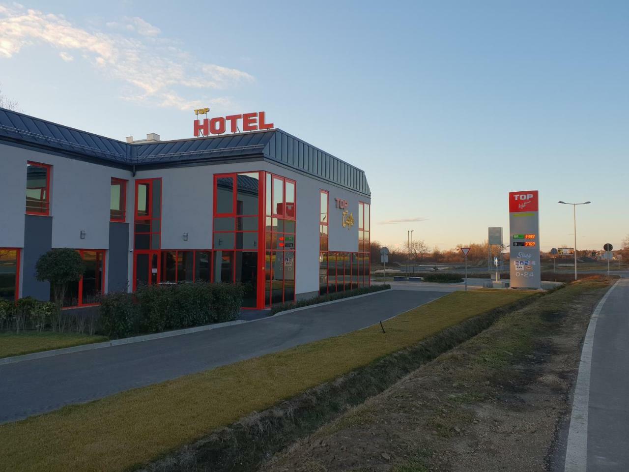Vertesszolos Top Hotel מראה חיצוני תמונה